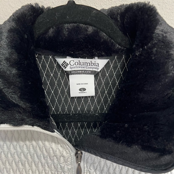 Columbia  White Vest - Picture 3 of 12